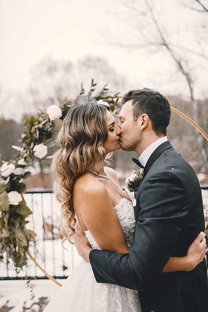 Winter Wonderland Wedding Shoot in Ontario, Canada - Perfect Venue