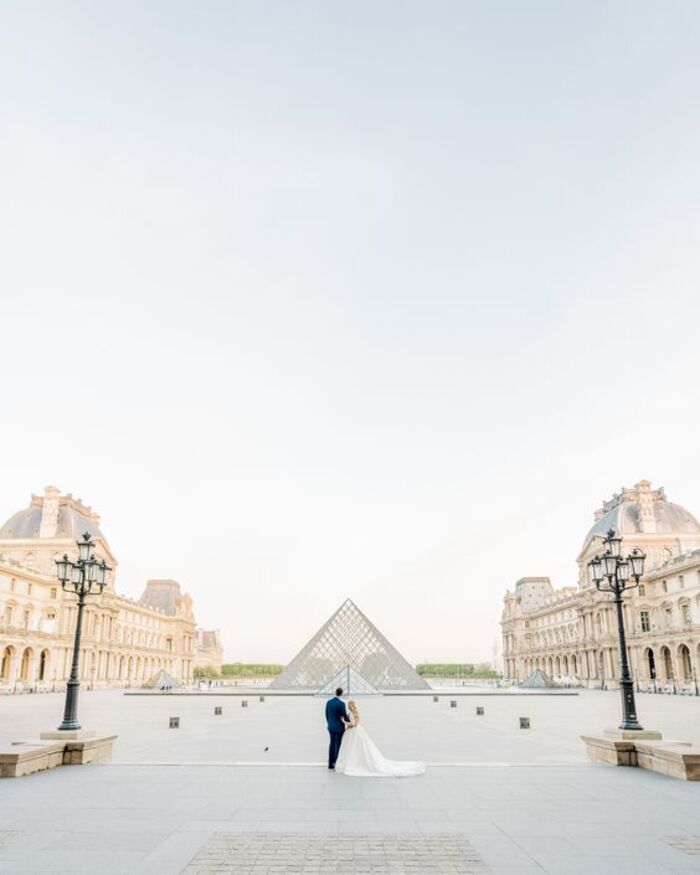 Boda elopement en París en el museo del Louvre - Pinterest