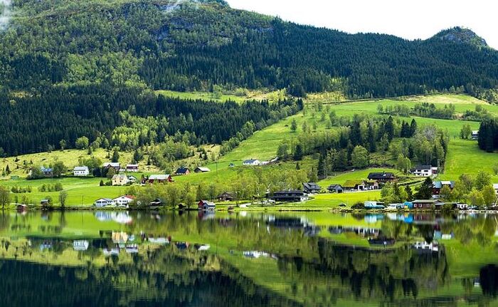 Mariage dans les fjords norvégiens / Photo via Pinterest