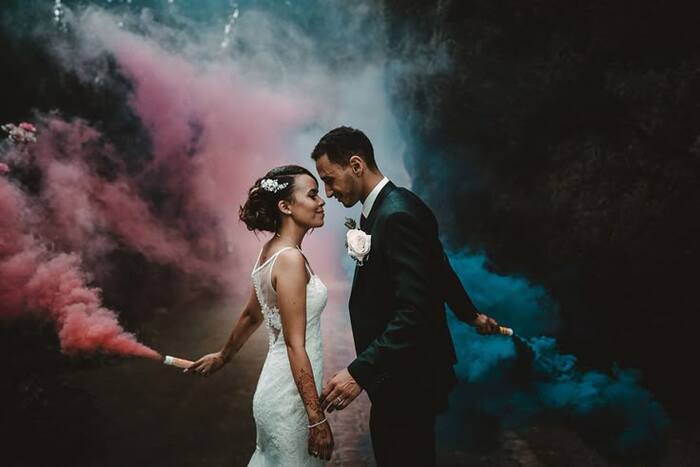 Fuoco freddo e fumo colorato al vostro matrimonio / Foto tramite Pinterest