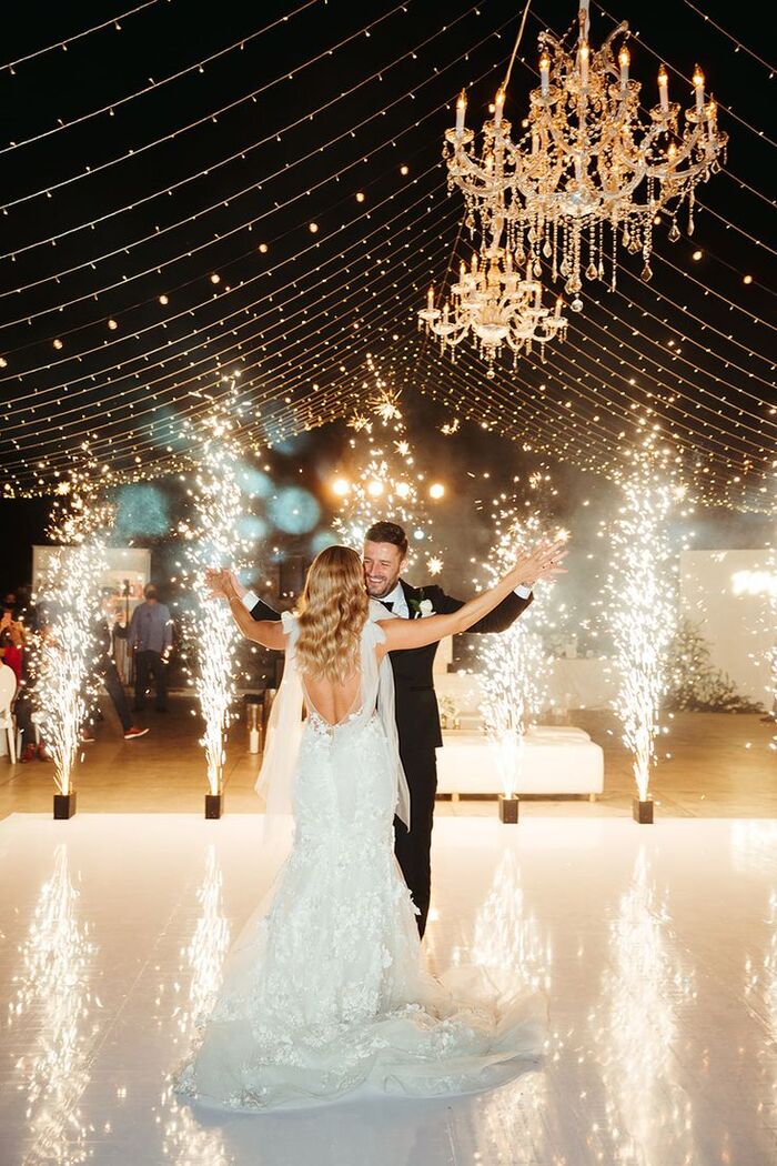 Fuoco freddo e fumo colorato al vostro matrimonio / Foto tramite Pinterest