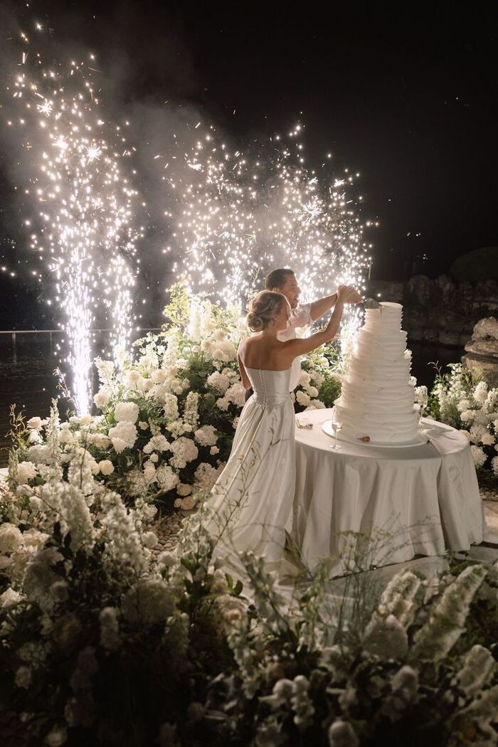 Fuoco freddo e fumo colorato al vostro matrimonio / Foto tramite Pinterest