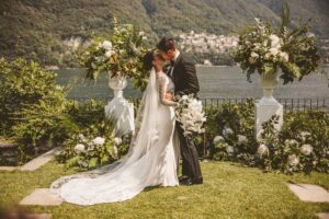 Boda con vistas al mar / Photo via Weddings and Events by Natalia Ortiz