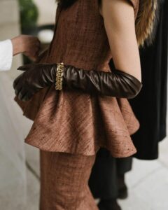 Madrina con guantes / Photo via Pinterest