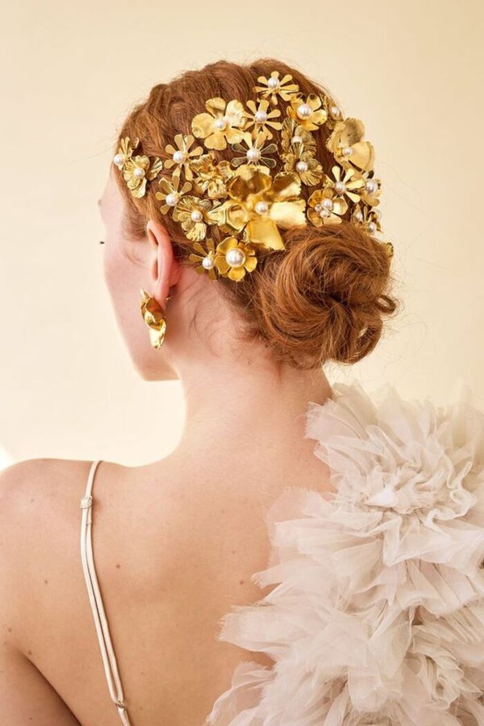 hairpins-everywhere-in-the-hair-photo-via-pinterest