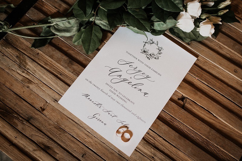 How to choose invitations