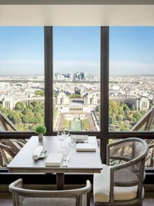 Ristorante Les Jules Verne, Parigi / foto da Pinterest.