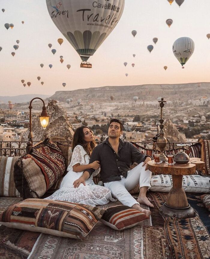 Marriage proposal in a hot air balloon