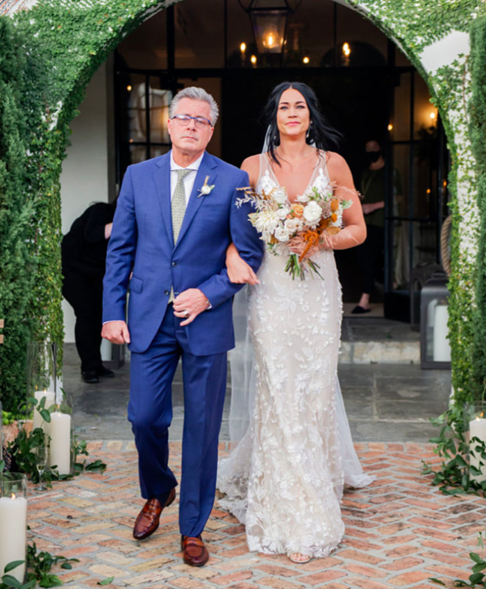 La boda de Rachel y Khary en Il Mercato con un amigo peludo portador del anillo: lugar perfecto