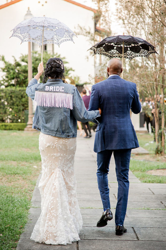 La boda de Rachel y Khary en Il Mercato con un amigo peludo portador del anillo: lugar perfecto