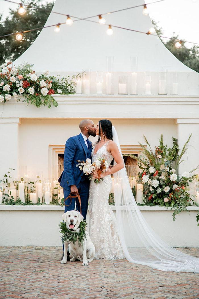 La boda de Rachel y Khary en Il Mercato con un amigo peludo portador del anillo: lugar perfecto