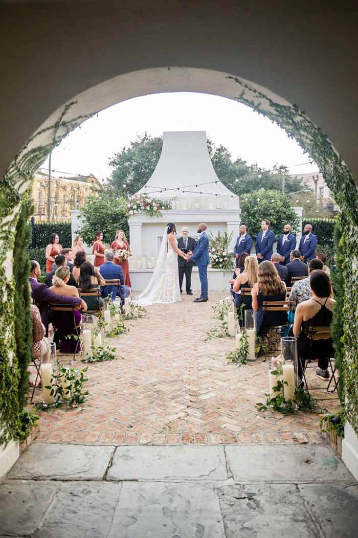 La boda de Rachel y Khary en Il Mercato con un amigo peludo portador del anillo: lugar perfecto