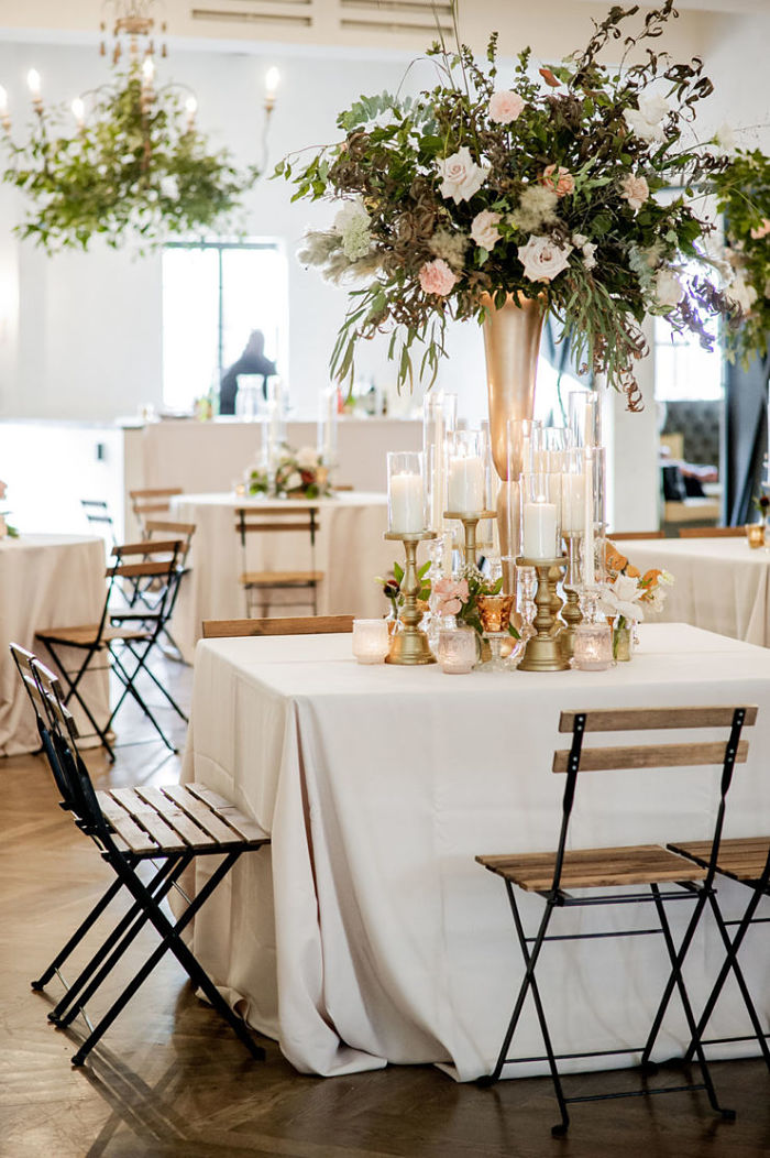 La boda de Rachel y Khary en Il Mercato con un amigo peludo portador del anillo: lugar perfecto