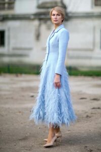 Vestido de madrina con plumas / Photo via Pinterest