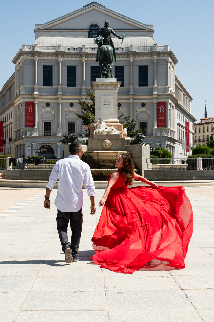 Séance photo en robe flottante en cadeau de mariage / Photo via Pinterest