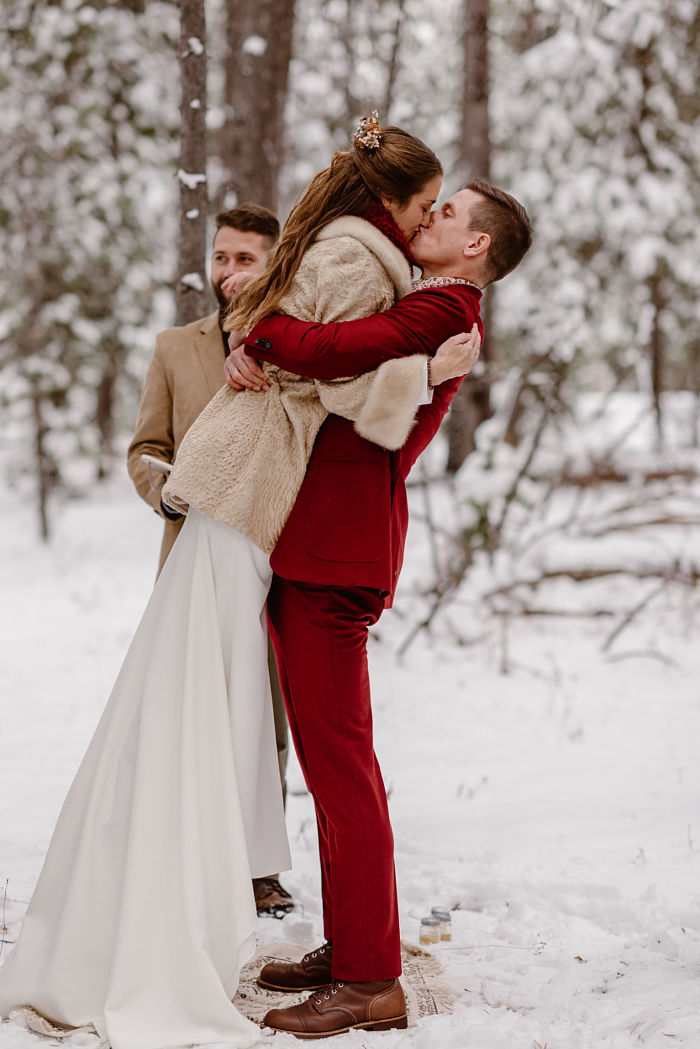 Morgan and Luke’s Romantic Snowy Wedding in Wyoming - Perfect Venue