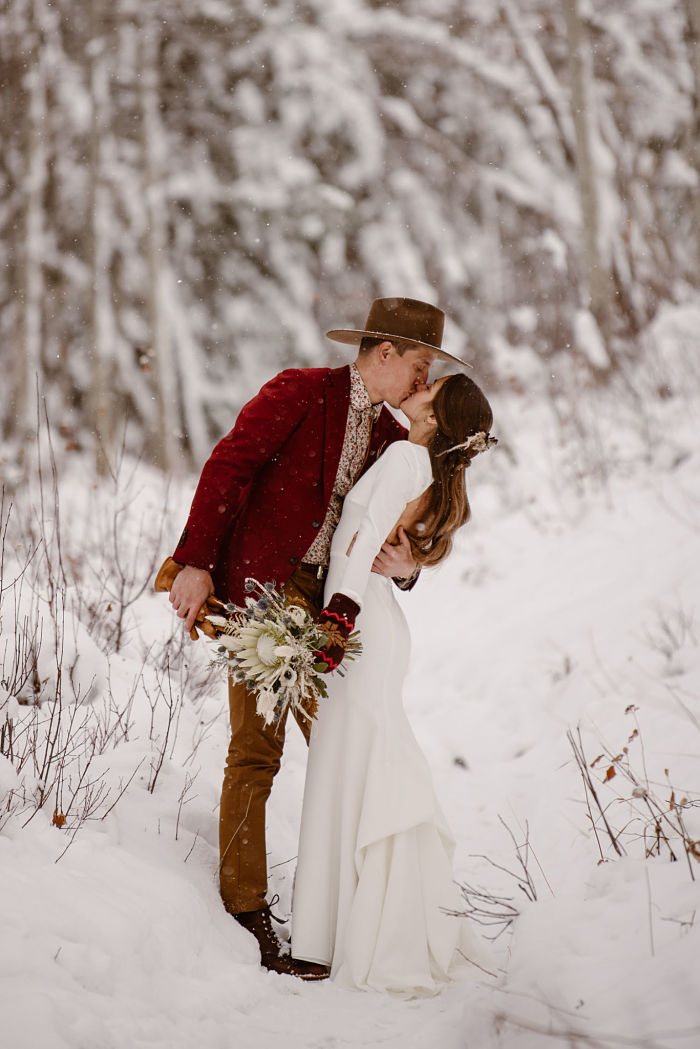 Morgan and Luke’s Romantic Snowy Wedding in Wyoming - Perfect Venue