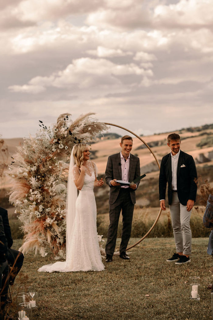 Katie and Johnnie’s Sunset Elopement in Val d’Orcia, Tuscany - Perfect Venue