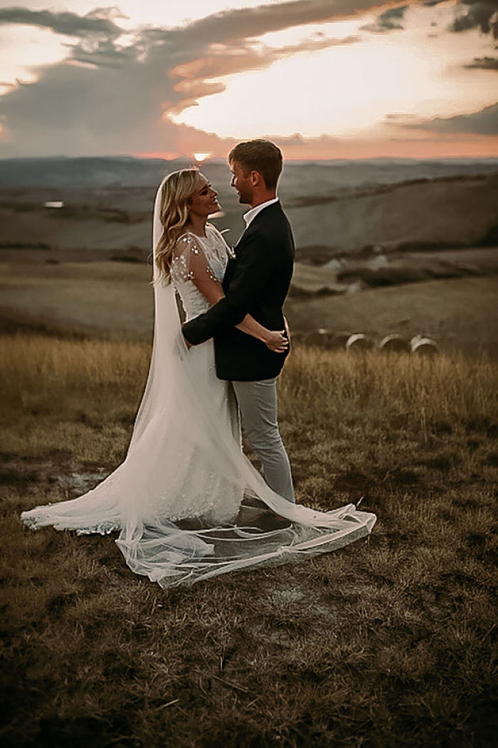 Katie and Johnnie’s Sunset Elopement in Val d’Orcia, Tuscany - Perfect Venue
