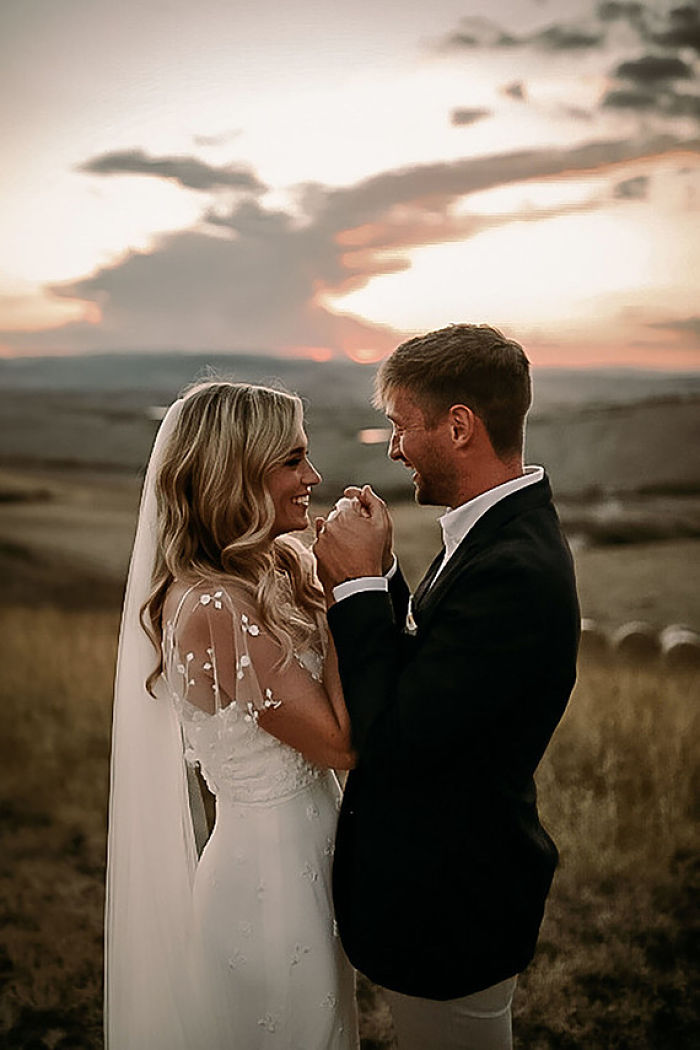 Katie and Johnnie’s Sunset Elopement in Val d’Orcia, Tuscany - Perfect Venue