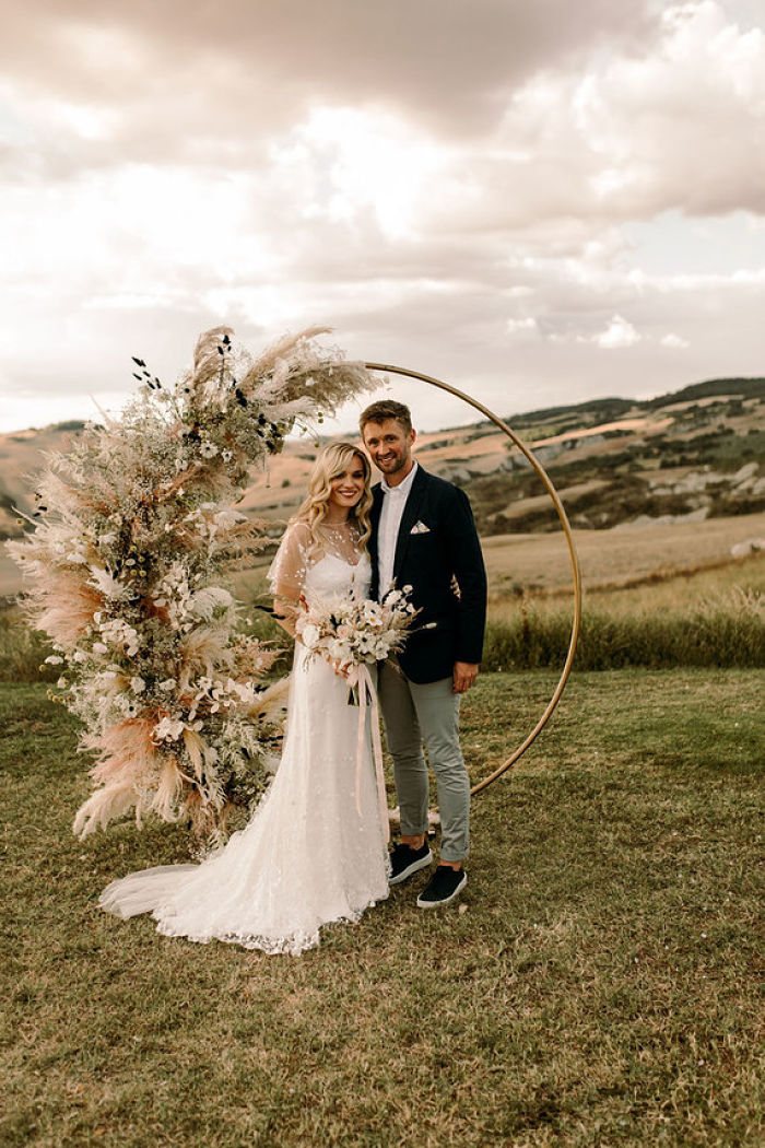 Katie and Johnnie’s Sunset Elopement in Val d’Orcia, Tuscany - Perfect Venue