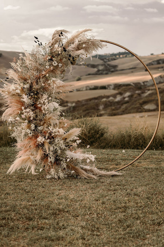 Katie and Johnnie’s Sunset Elopement in Val d’Orcia, Tuscany - Perfect Venue